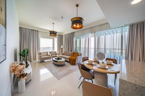 Homes & Beyond I Modern 2 BR Seafront Apartment